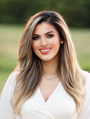 Portrait of Ronahi Younis, REALTOR ®